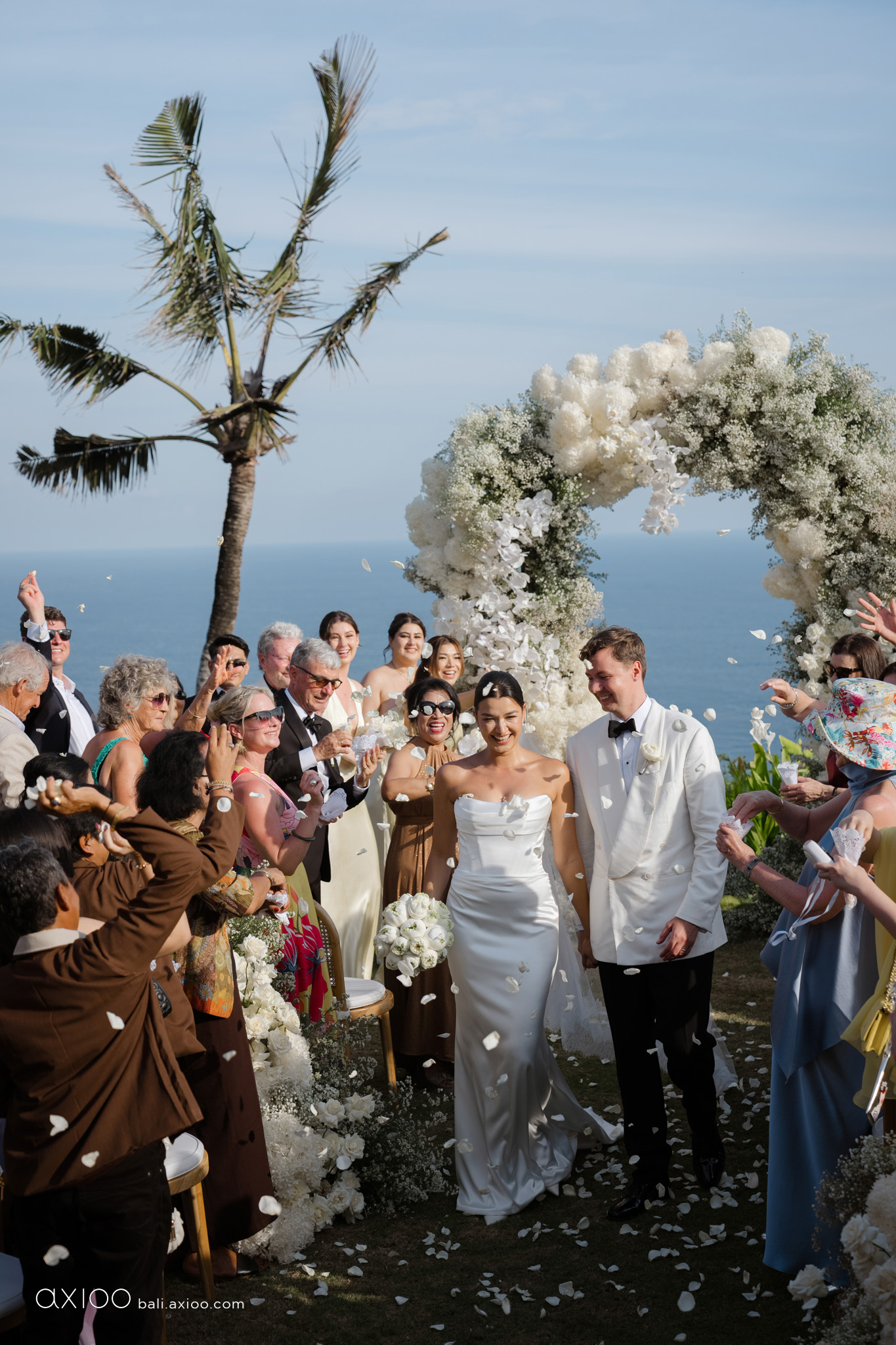 Axioo: In the Spur of the Moment